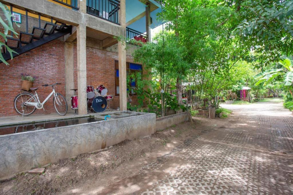Oyo 1155 Bikers House And Enduro Tours Chiang Mai Hotel Exterior photo
